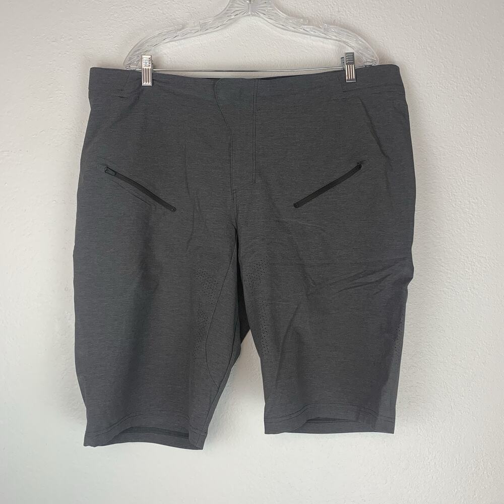 Specialized Shorts‎ Mens 40 Gray Performance Stretch Biking Bike Cycling Unlined